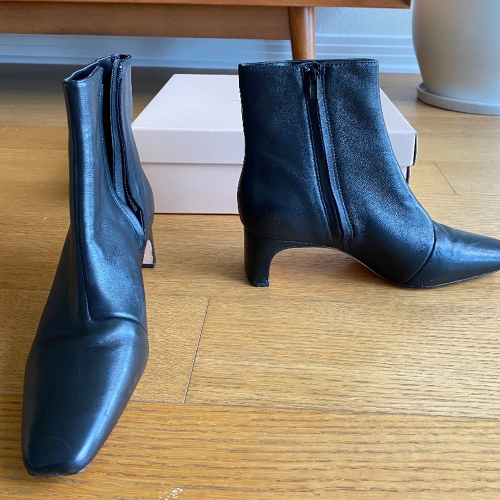 Leoffer Lennon Tabac booties. Leather. Size 8. Worn Twice.  Original price 450$